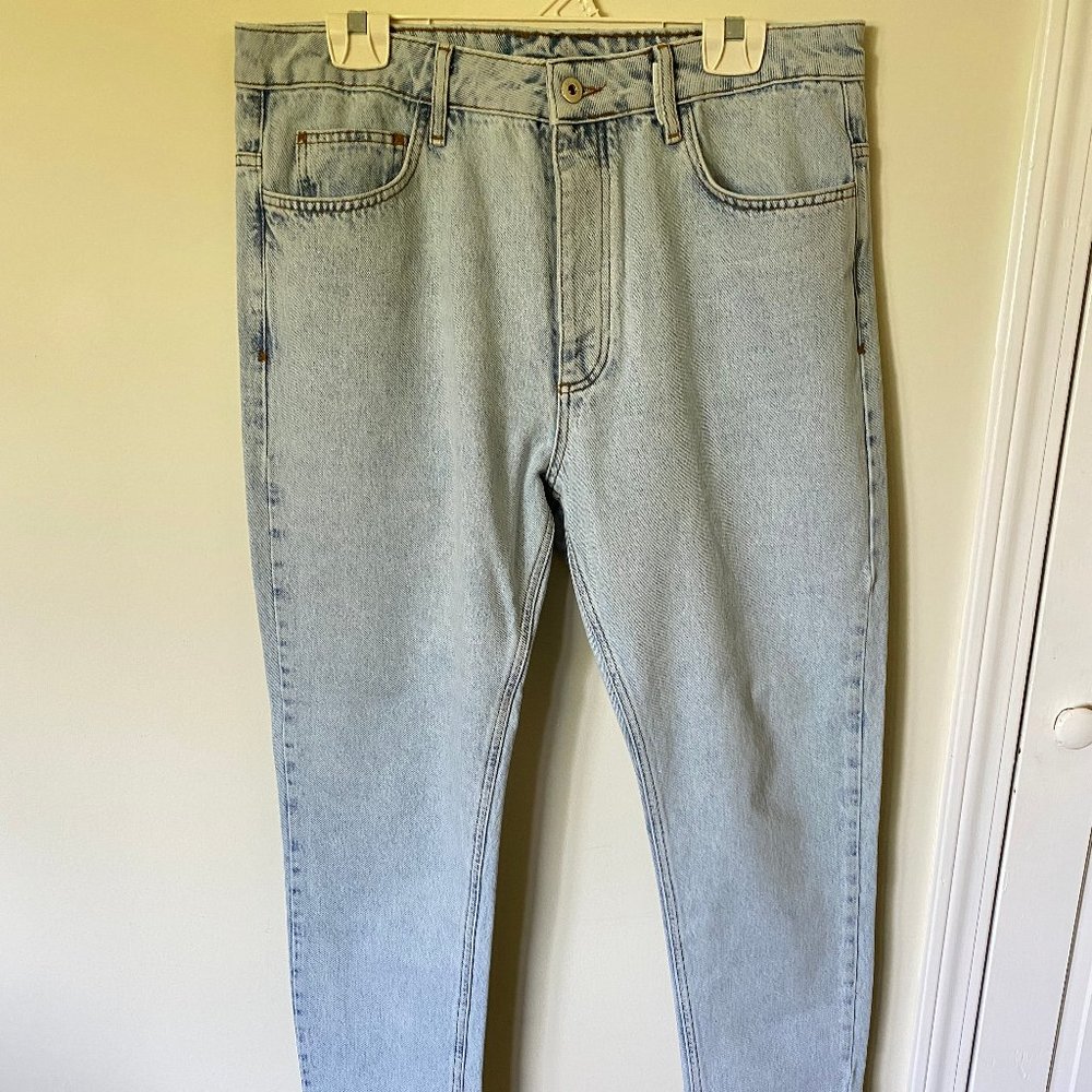 Tapered Jeans in Light Blue Wash 34W 32L